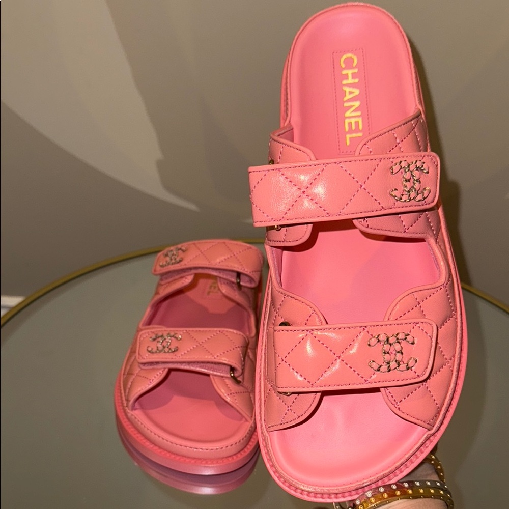 💗CHANEL DAD Quilted lambskin Leather CC logo slides  sandals size  39.5